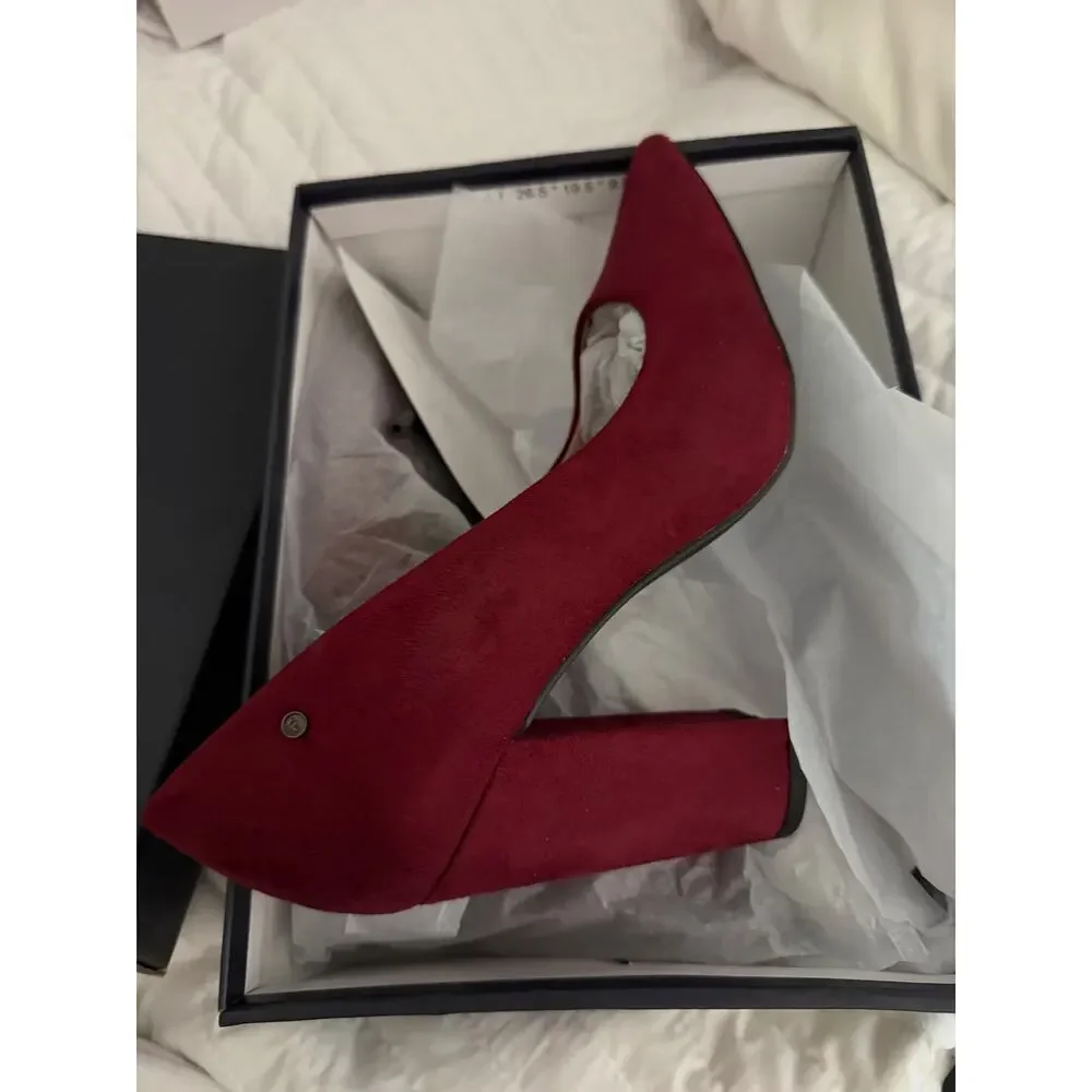 New French connection Kelsey Burgundy faux suede heels sz 6.5